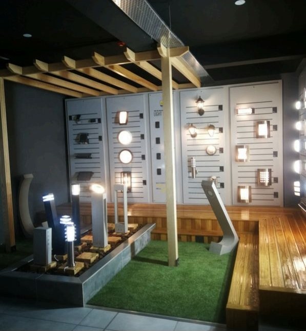 U-Light — showroom display walls